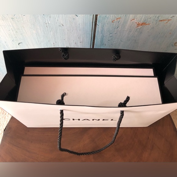 Bundle - CHANEL gift box & tote bag, plus black Chanel envelope for note or card - Picture 10 of 11